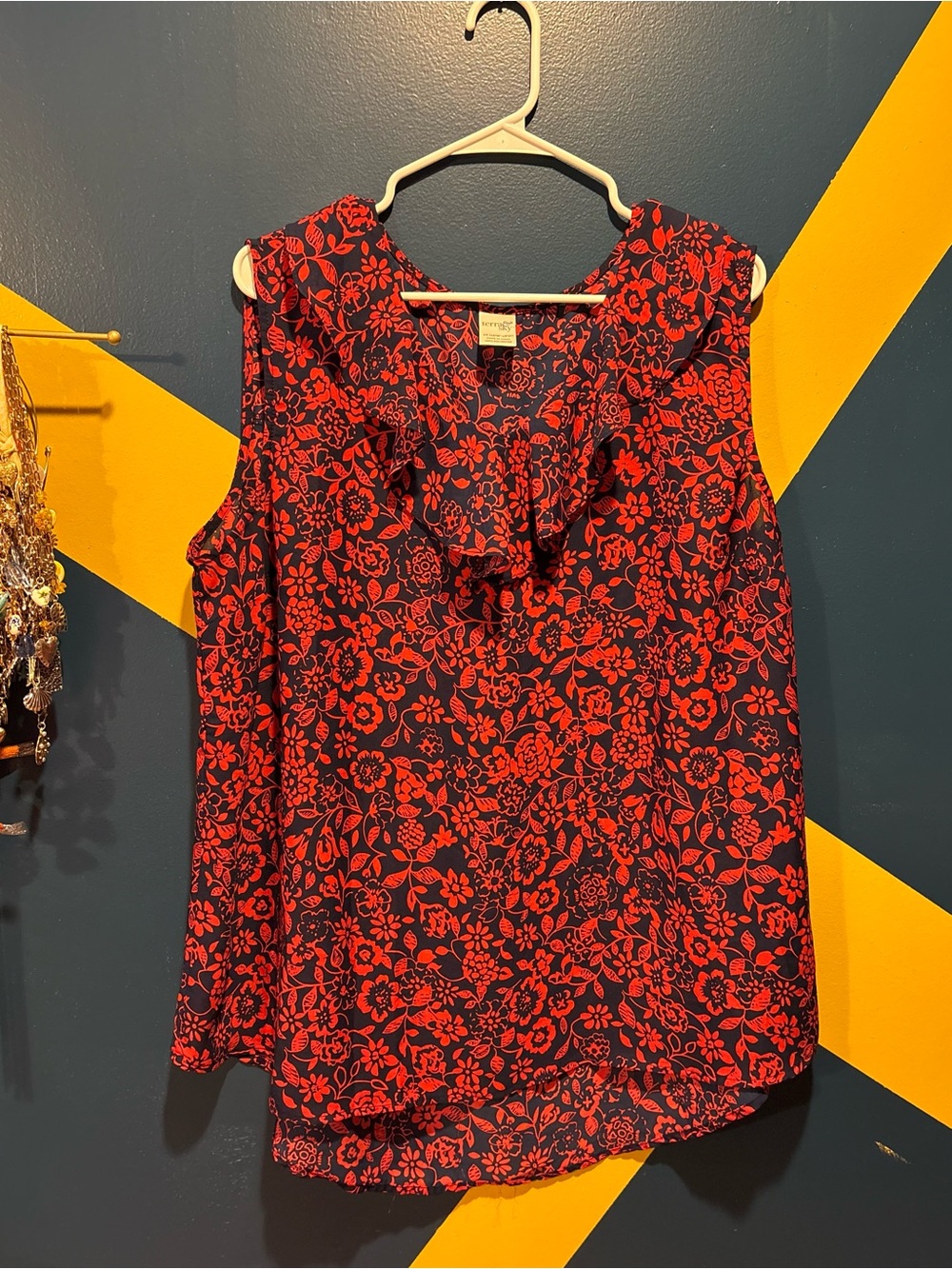 Terra & Sky Navy & Red Floral Print V-Neck Blouse EUC